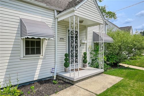 2751 Valley Rd, Cuyahoga Falls, OH, 44223-1639 | Card Image