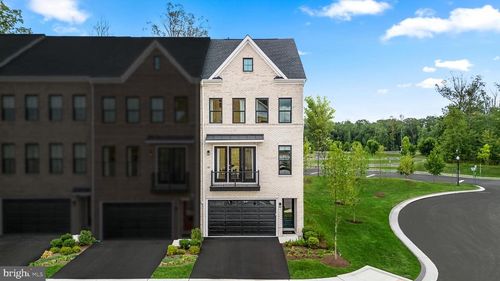 42129 Shining Star Sq, BRAMBLETON, VA, 20148-6477 | Card Image