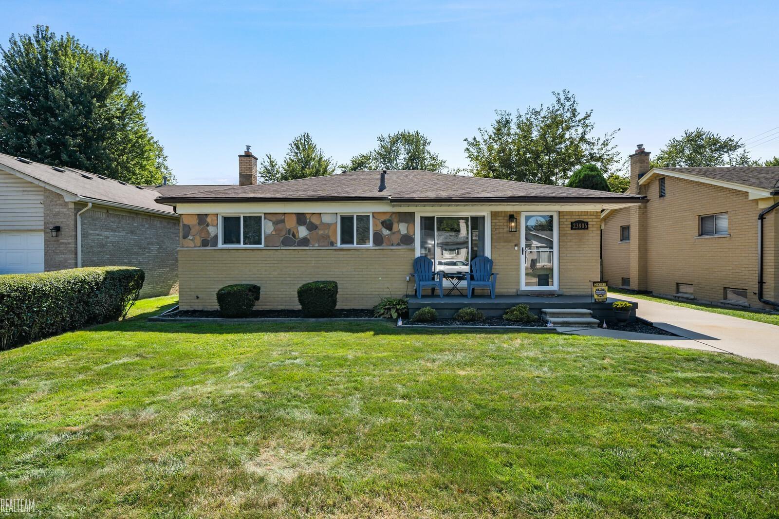 Lakewood St, Saint Clair Shores, MI 48082