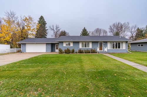 530 5th St Se, Mayville, ND, 58257-1803 | Card Image