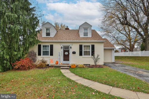 4221 Windsor Dr, ALLENTOWN, PA, 18104-4405 | Card Image