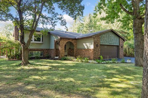 4469 Wood Duck Dr, Vadnais Heights, MN, 55127-3647 | Card Image