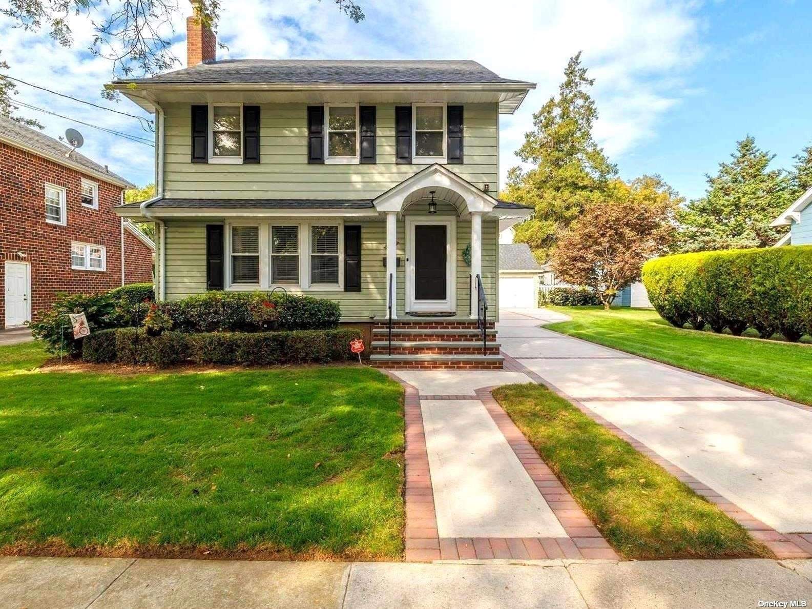 Geranium Ave, Floral Park, NY 11001