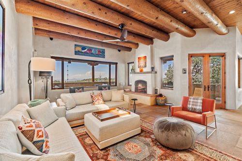 1016 S Summit Rdg, Santa Fe, NM, 87501-8311 | Card Image