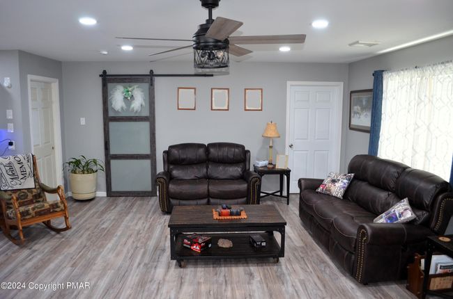 Living Room | Image 11