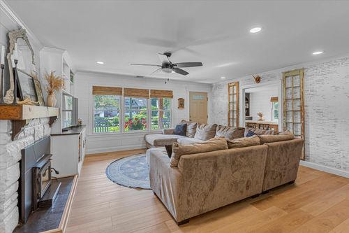 135 Vanderbilt Blvd, Oakdale, NY, 11769-2034 | Card Image