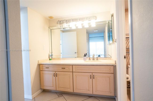 APT-1102 - 3375 N Country Club Dr, Condo with 2 bedrooms, 2 bathrooms and null parking in Aventura FL | Image 14