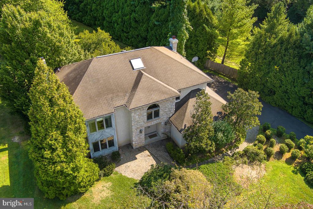 Locust Dr, Huntingdon Valley, PA 19006