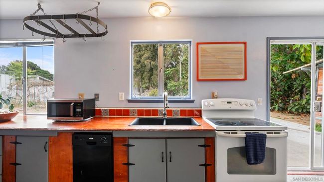 5620 Lord Cecil St, House other with 3 bedrooms, 2 bathrooms and 3 parking in San Diego CA | Image 8