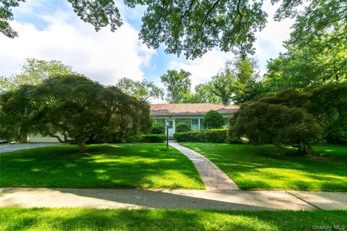 15 Somerset Dr S, Great Neck, NY, 11020-1821 | Card Image