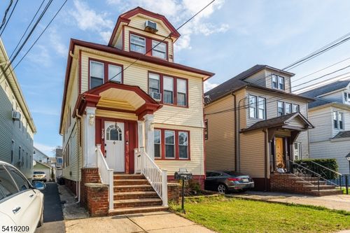 752 Eaton St, Elizabeth, NJ, 07202-1618 | Card Image