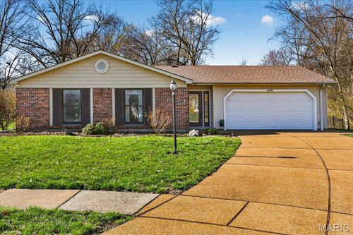 4988 Sefton Drive, St Louis, MO, 63128 | Card Image