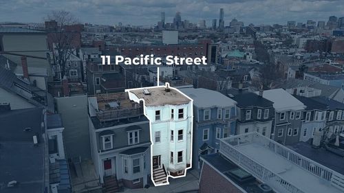 11 Pacific St, Boston, MA, 02127-2928 | Card Image