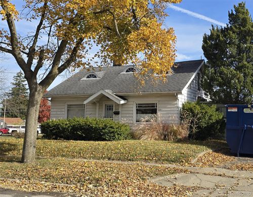 939 Backus St, Jackson, MI, 49202-3203 | Card Image