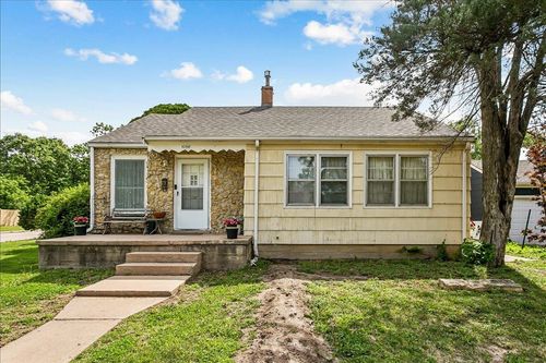 1056 N Parkwood Ln, Wichita, KS, 67208-2722 | Card Image