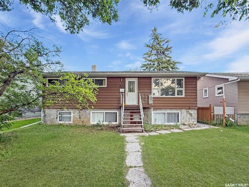 355 3rd Ave Se, Swift Current, SK, S9H3K6 | Card Image
