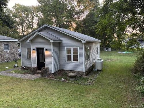 214 Valley Ave, Walden, NY, 12586-2524 | Card Image
