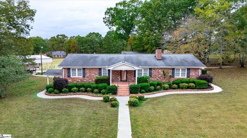 102 Westwood Cir, Pickens, SC, 29671-9411 | Card Image