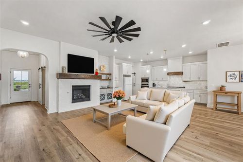 9305 Taggert Lane, Yukon, OK, 73099 | Card Image