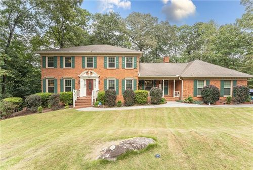 5027 Castlewood Dr Sw, Lilburn, GA, 30047-4718 | Card Image