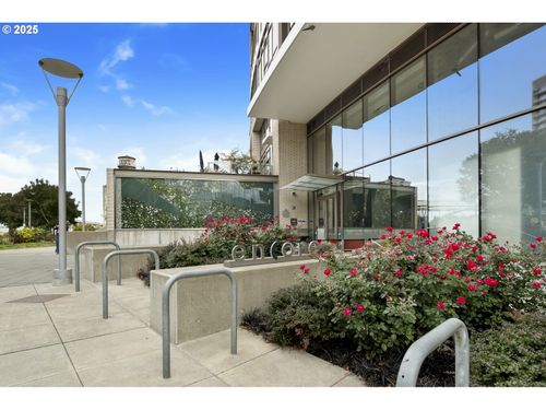 605-949 Nw Overton St, Portland, OR, 97209-3198 | Card Image