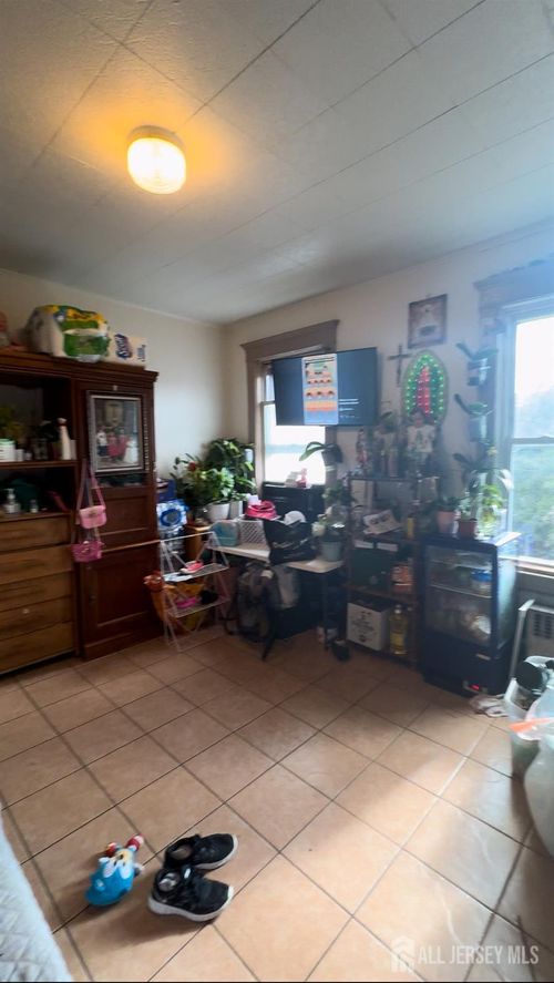385 Sandford St, New Brunswick, NJ, 08901-2345 | Card Image
