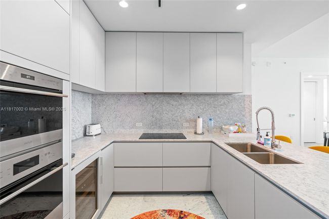 APT-1602 - 5775 Collins Ave, Condo with 2 bedrooms, 3 bathrooms and null parking in Miami Beach FL | Image 7