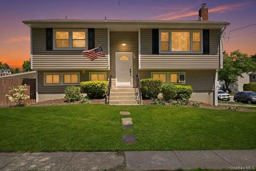 448 Lenox Rd, Huntington Station, NY, 11746-3323 | Card Image