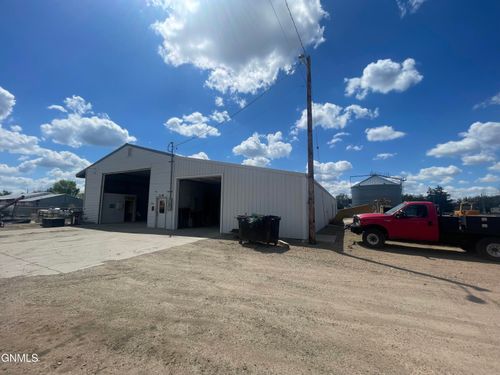 318 E Railroad Ave, Plentywood, MT, 59254-2126 | Card Image