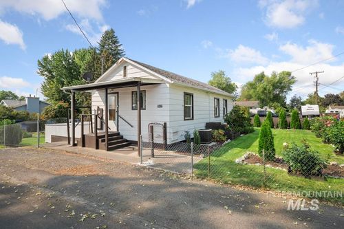 3822 15th St, Lewiston, ID, 83501-5867 | Card Image