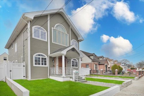 10-11 Bay 24th St, Far Rockaway, NY, 11691-1801 | Card Image