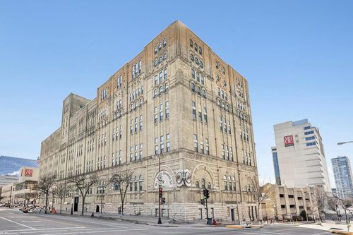 446-270 E Highland Avenue, MILWAUKEE, WI, 53202 | Card Image