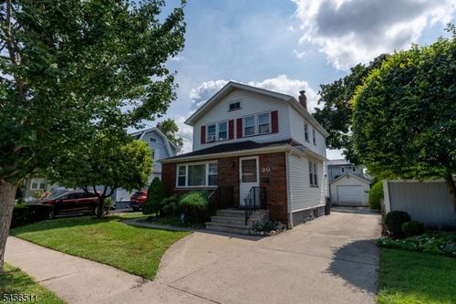 30 Carnation St, Bergenfield, NJ, 07621-3802 | Card Image