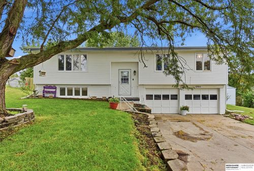 13911 Lisa Cir, Omaha, NE, 68138-3415 | Card Image