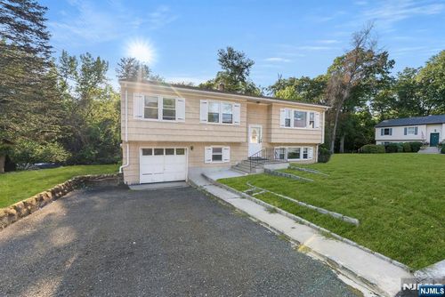 20 Lewis Pl, Westwood, NJ, 07675-2409 | Card Image
