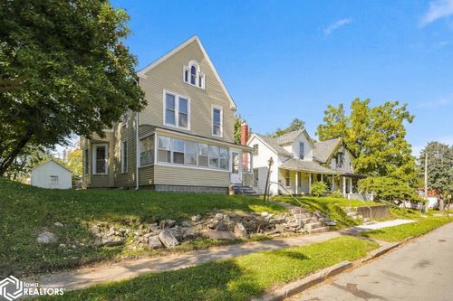 807 S 9th St, Burlington, IA, 52601-3910 | Card Image