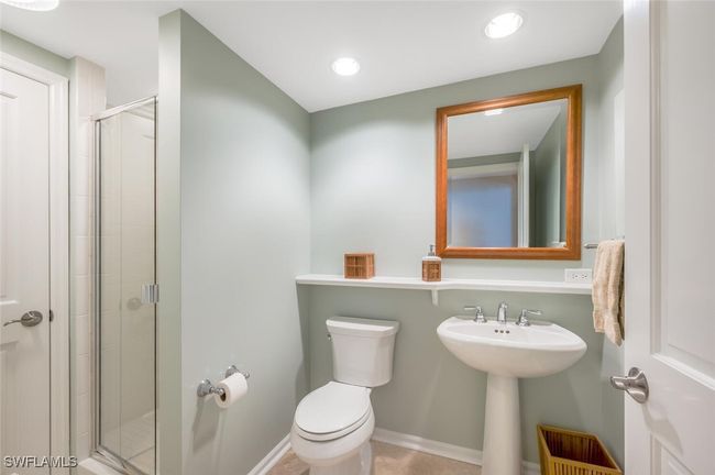 APT-1004 - 8231 Bay Colony Dr, Condo with 2 bedrooms, 3 bathrooms and null parking in NAPLES FL | Image 33