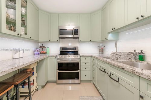 3j-5750 Collins Ave, Miami Beach, FL, 33140-2316 | Card Image