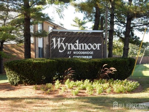 1022 Cricket Ln, Woodbridge, NJ, 07095-1584 | Card Image