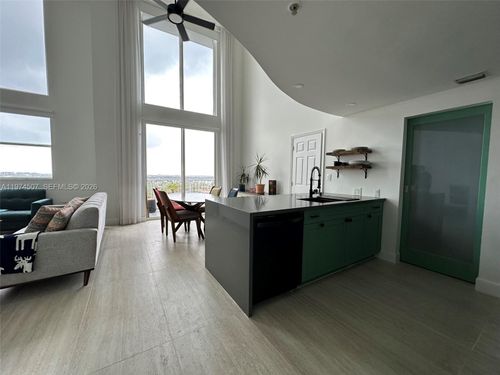 apt-1613-1 Glen Royal Pkwy, Miami, FL, 33125-5292 | Card Image