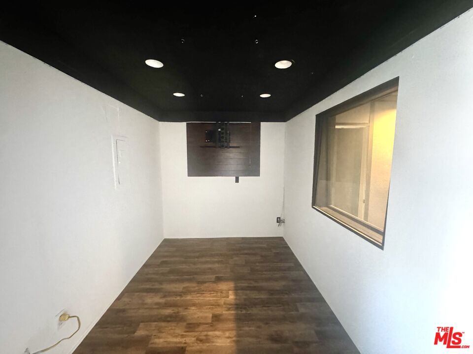 Commercial Lease in North Hollywood 3