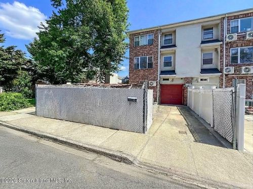 9 Oak Street, Staten Island, NY, 10305 | Card Image