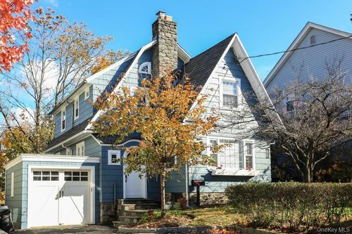 215 Maple Ave, Mamaroneck, NY, 10543-3532 | Card Image