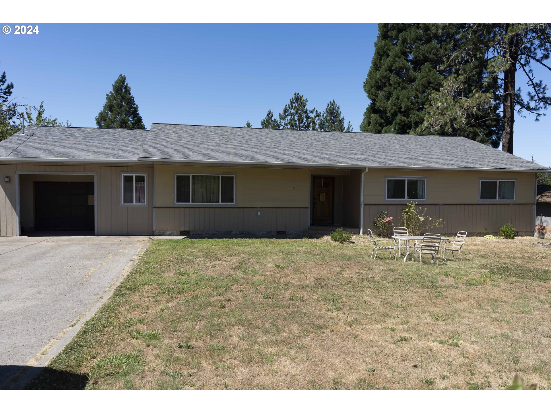 Estella St, Glide, OR 97443