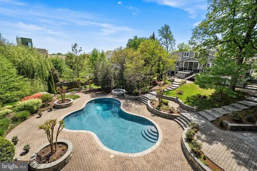 1211 Janneys Ln, Alexandria, VA, 22302-3804 | Card Image