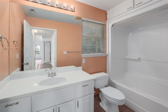 Hall Bathroom | Image 24