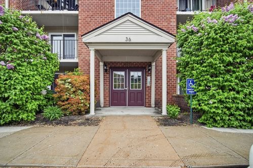 f-36 Maple Crest Cir, Holyoke, MA, 01040-7008 | Card Image