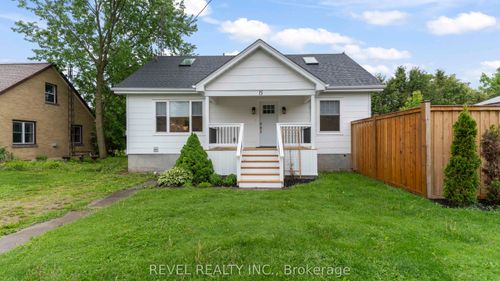 15 Victoria Ave E, Crediton, ON, N0M1M0 | Card Image
