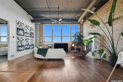 503-211 Av D N, Saskatoon, SK, S7L1M7 | Card Image