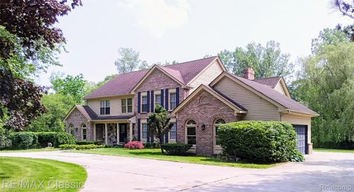 95 Hickory Grove Rd, Bloomfield Hills, MI, 48304-2113 | Card Image